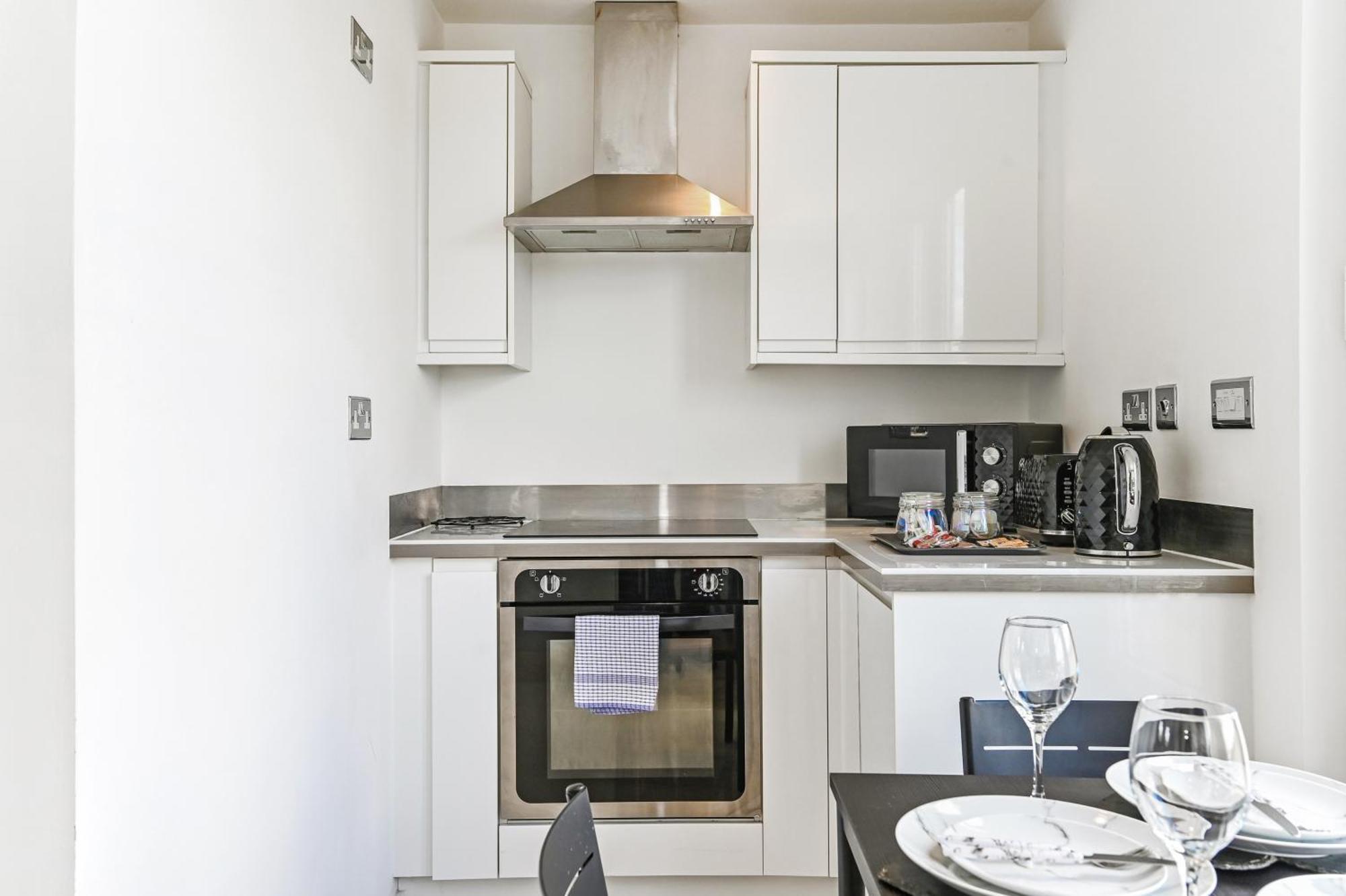 Family 1 Bed Apt Near Cardiff City Centre, Free Parking, Quiet, Secure Neighbourhood Bagian luar foto