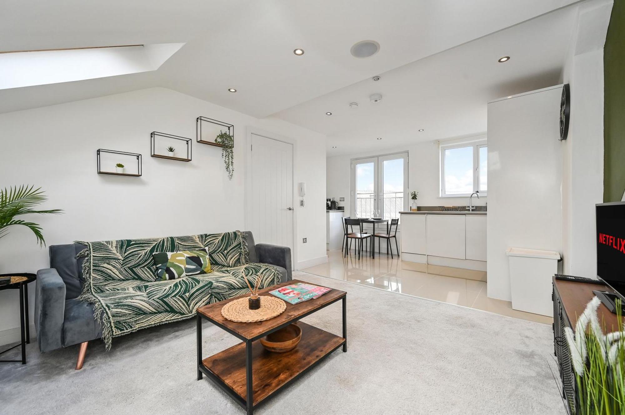 Family 1 Bed Apt Near Cardiff City Centre, Free Parking, Quiet, Secure Neighbourhood Bagian luar foto