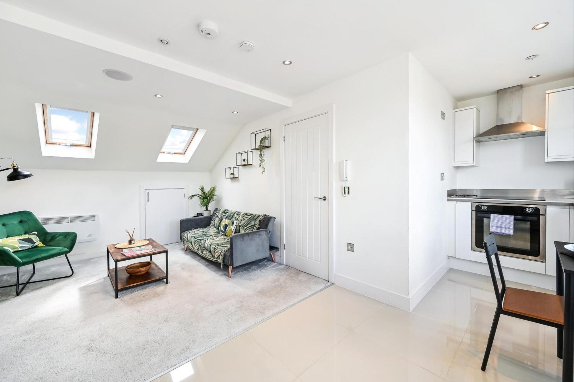 Family 1 Bed Apt Near Cardiff City Centre, Free Parking, Quiet, Secure Neighbourhood Bagian luar foto