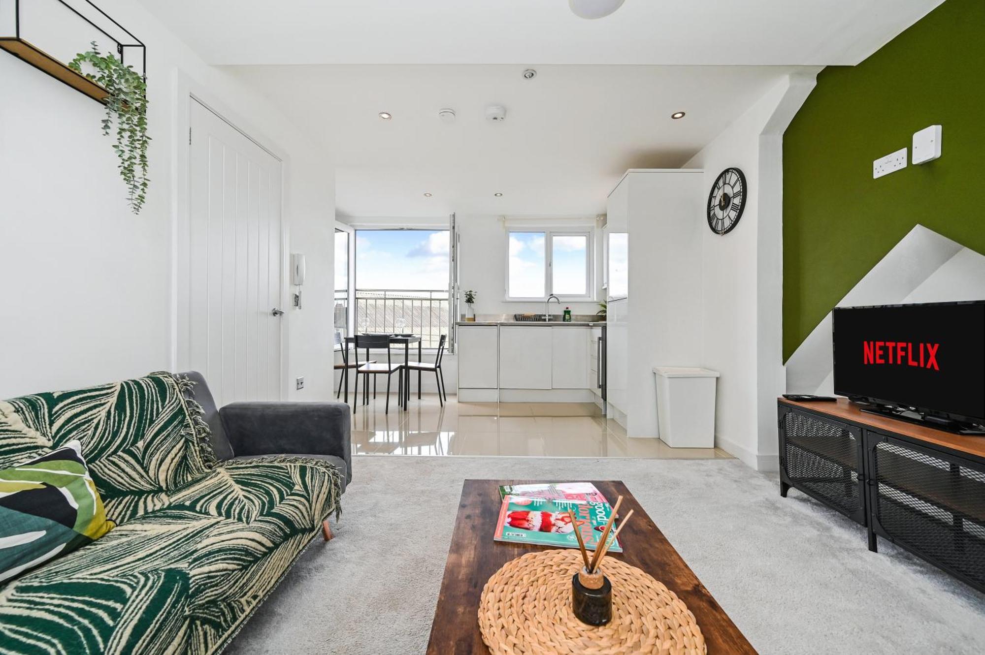 Family 1 Bed Apt Near Cardiff City Centre, Free Parking, Quiet, Secure Neighbourhood Bagian luar foto